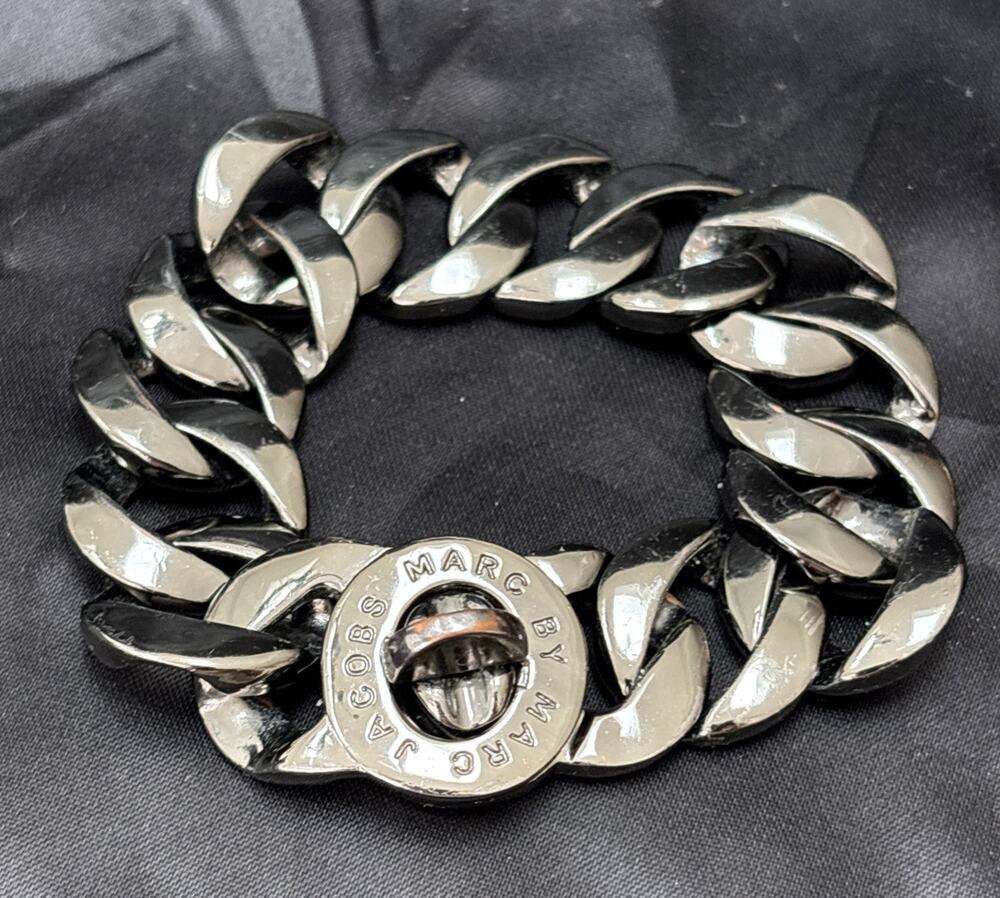Marc By MARC JACOBS Bracelet Heavy Link Chunky Style Metallic Tone Turn Lock 8”